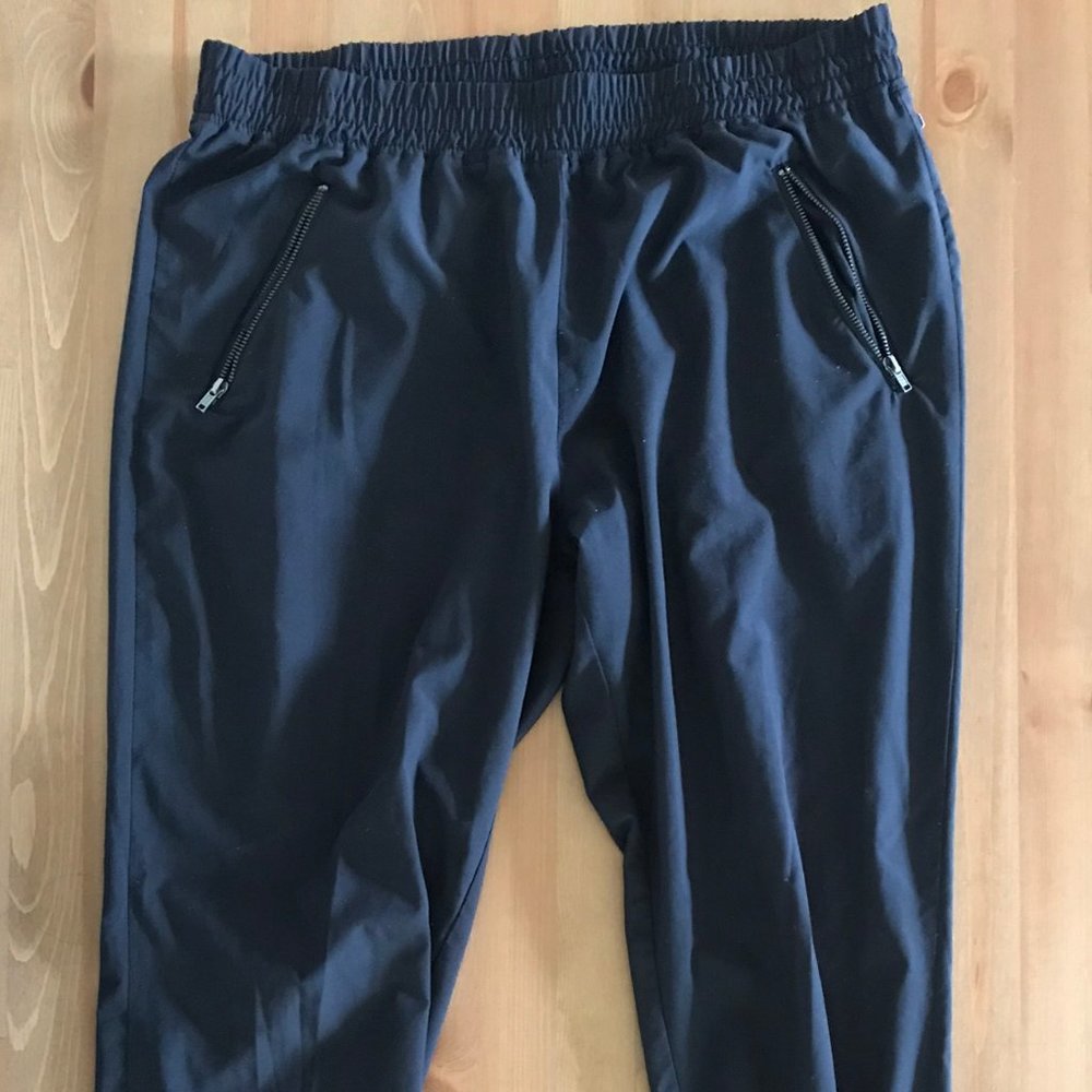 Lightweight and cool joggers by Fabletics